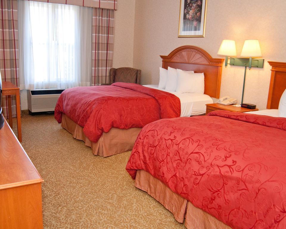 Quality Inn & Suites Cincinnati Шаронвилл Экстерьер фото